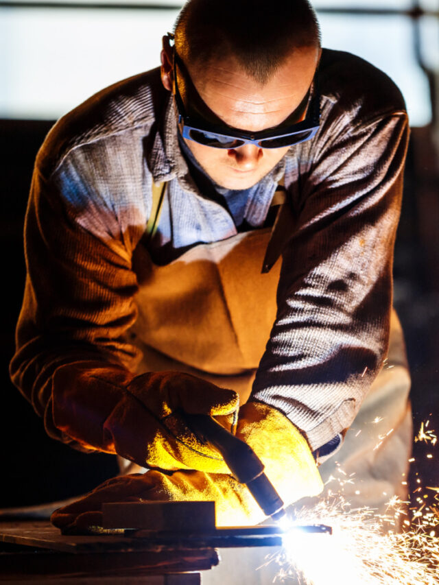 corte-de-metal-com-equipamento-a-plasma