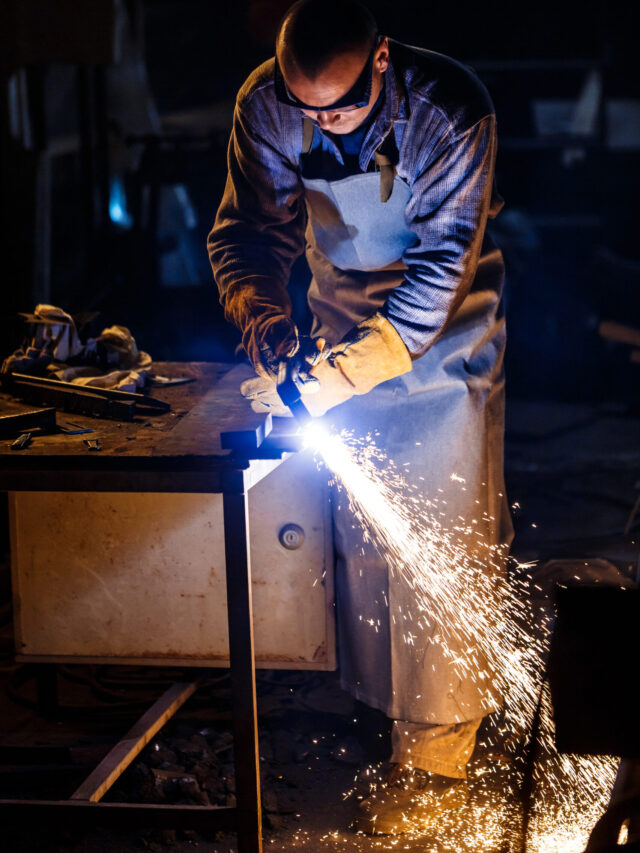 Cutting metal with plasma equipment