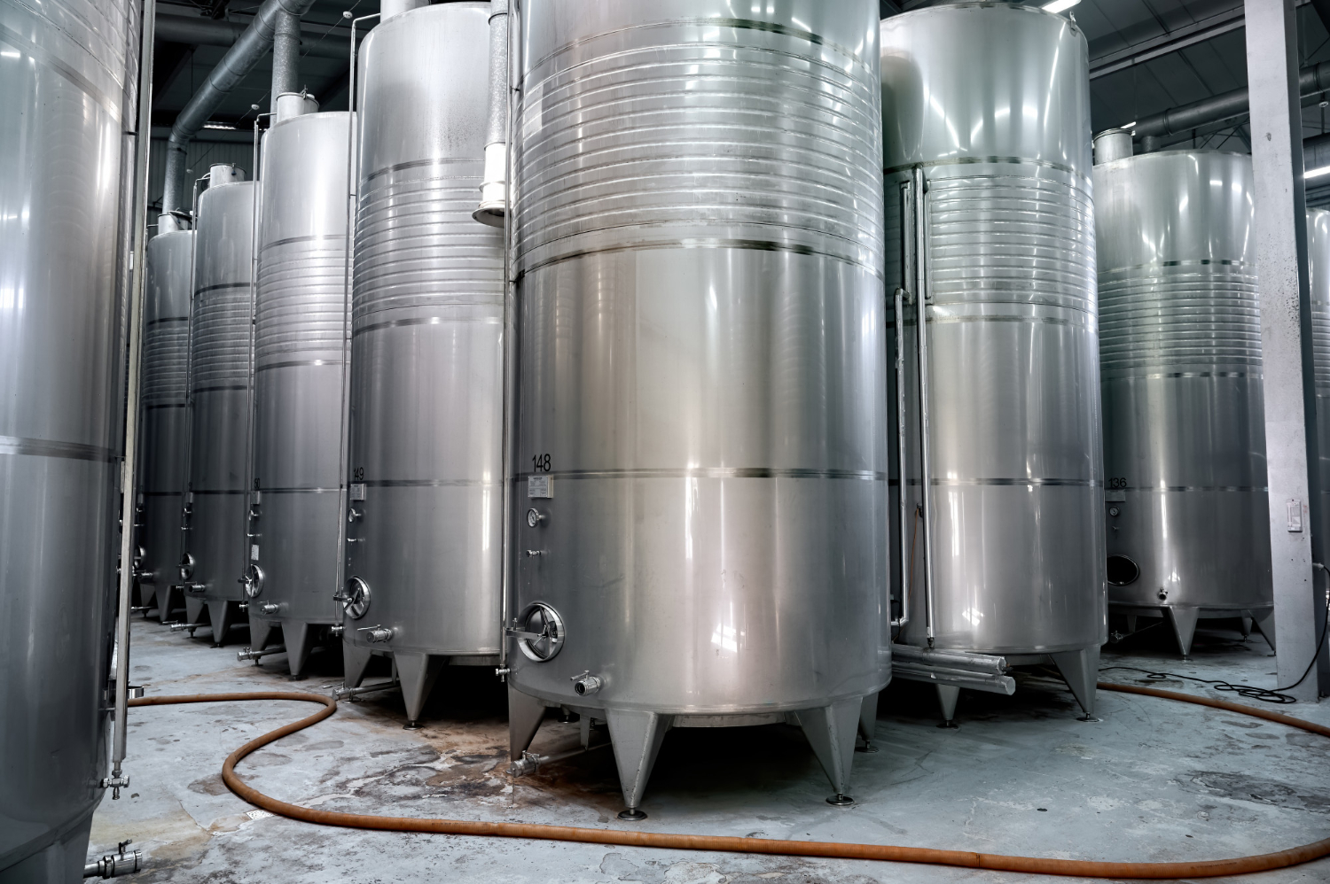 Descubra como o tanque misturador otimiza processos industriais, garantindo eficiência e qualidade na mistura de materiais.