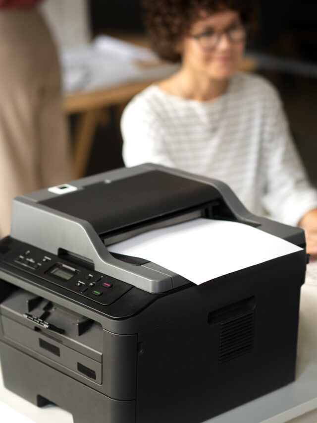 side-view-blurry-woman-work