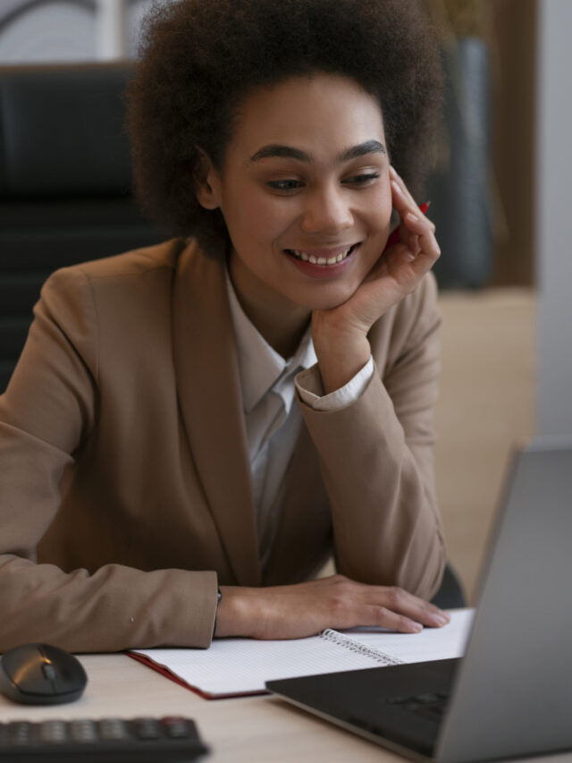 Uniformes de Secretária e Recepcionista: Estilo e Profissionalismo