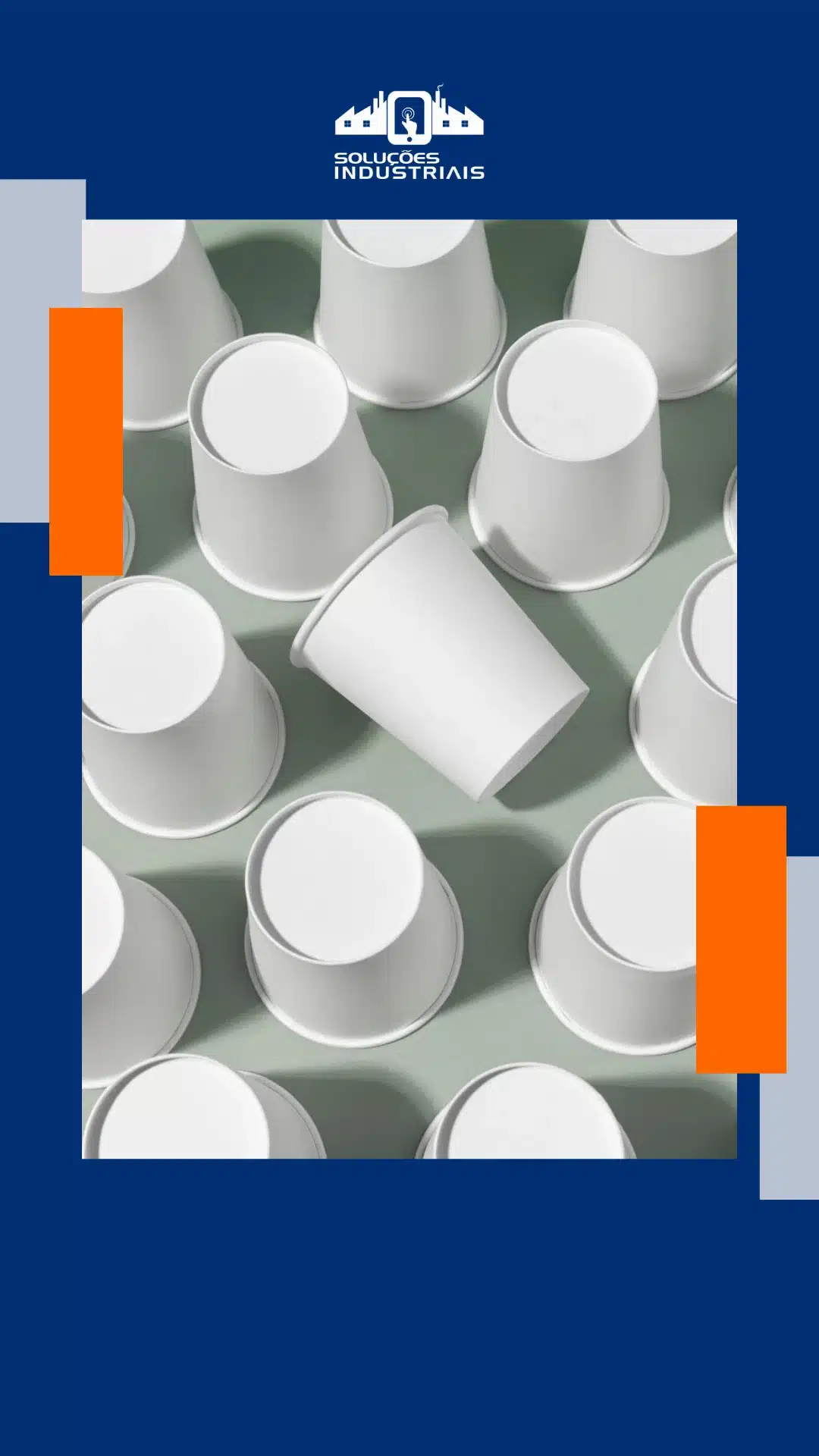 Imagens de copos brancos dispostos de maneira organizada, ideal para soluções industriais no setor de embalagens. Explore opções de cotação de materiais.