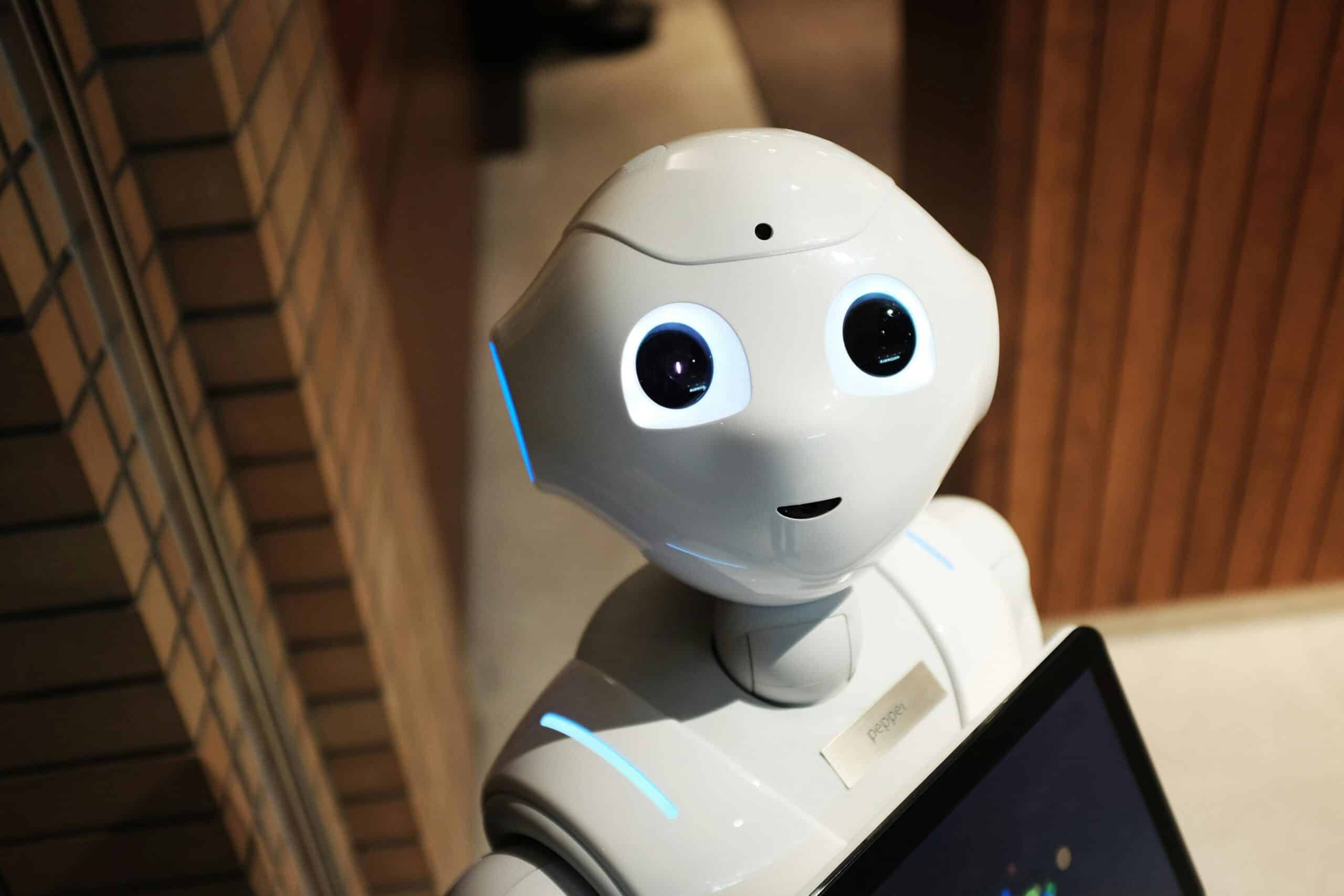 Descubra como a automação e robótica estão revolucionando a indústria, aumentando a eficiência e impulsionando a produtividade.