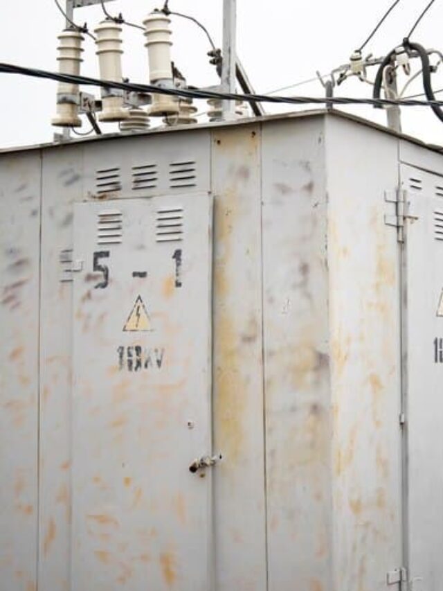 instalacoes-eletricas-de-transformadores-de-alta-tensao_406634-1792