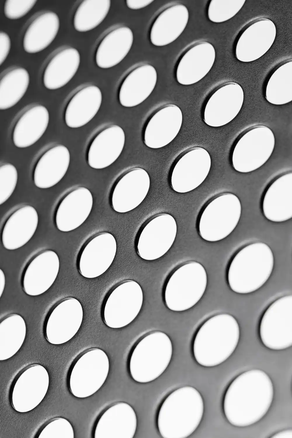 Chapa Moeda com perfurações metálicas, ideal para diversas aplicações, como construção e design. Explore suas funcionalidades e versatilidade.