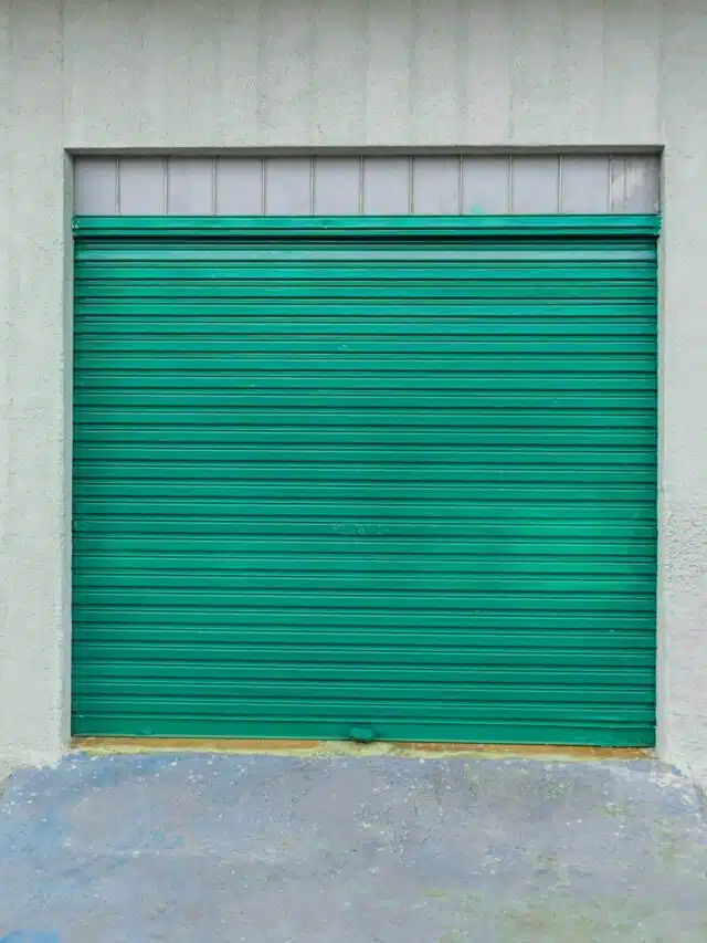 Preço por m² da porta de enrolar: tipos, uso e funcionamento