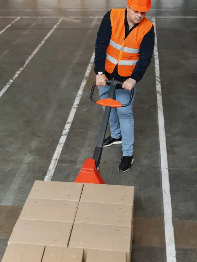 full-shot-man-working-construction
