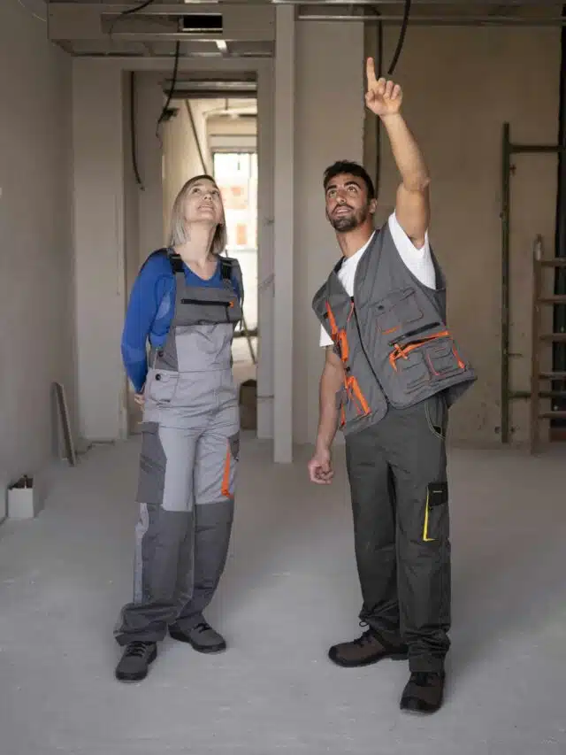 full-shot-smiley-construction-workers-job