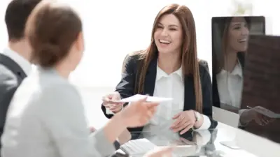 reuniao de negocios profissionais discutindo estrategias jpg