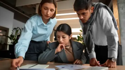 equipe de negocios colaborando estrategias jpg