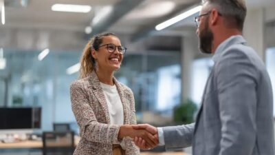 Dicas para negociar exclusividade e embalagens personalizadas com fornecedores alimentícios