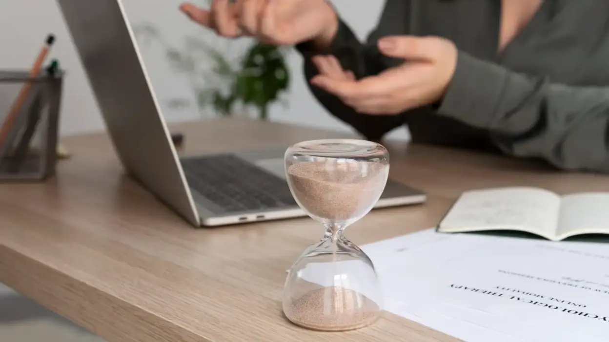 pessoa trabalhando gestao do tempo produtividade jpg