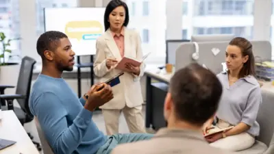 reuniao de equipe corporativa no escritorio