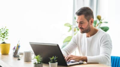 Aprenda a aplicar SEO jurídico e otimize seu site para buscas locais, atraindo mais clientes e fortalecendo sua presença online.