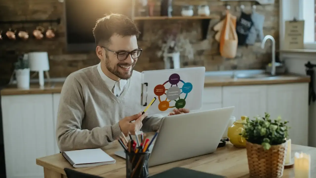 homem trabalhando online png