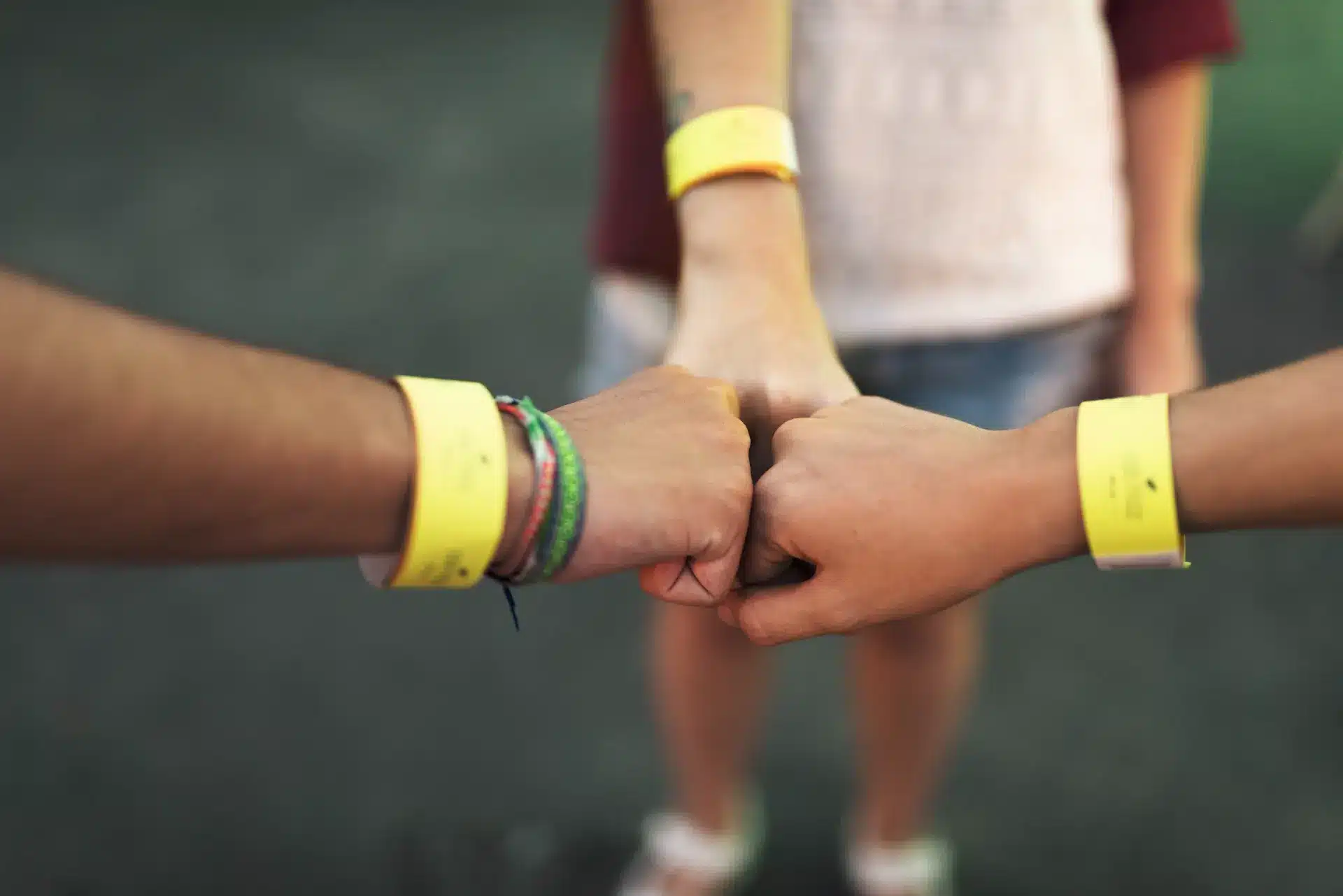 Pulseiras Personalizadas para Eventos: Por Que Esse Marketing Continua Gerando Resultados Após o Encerramento?