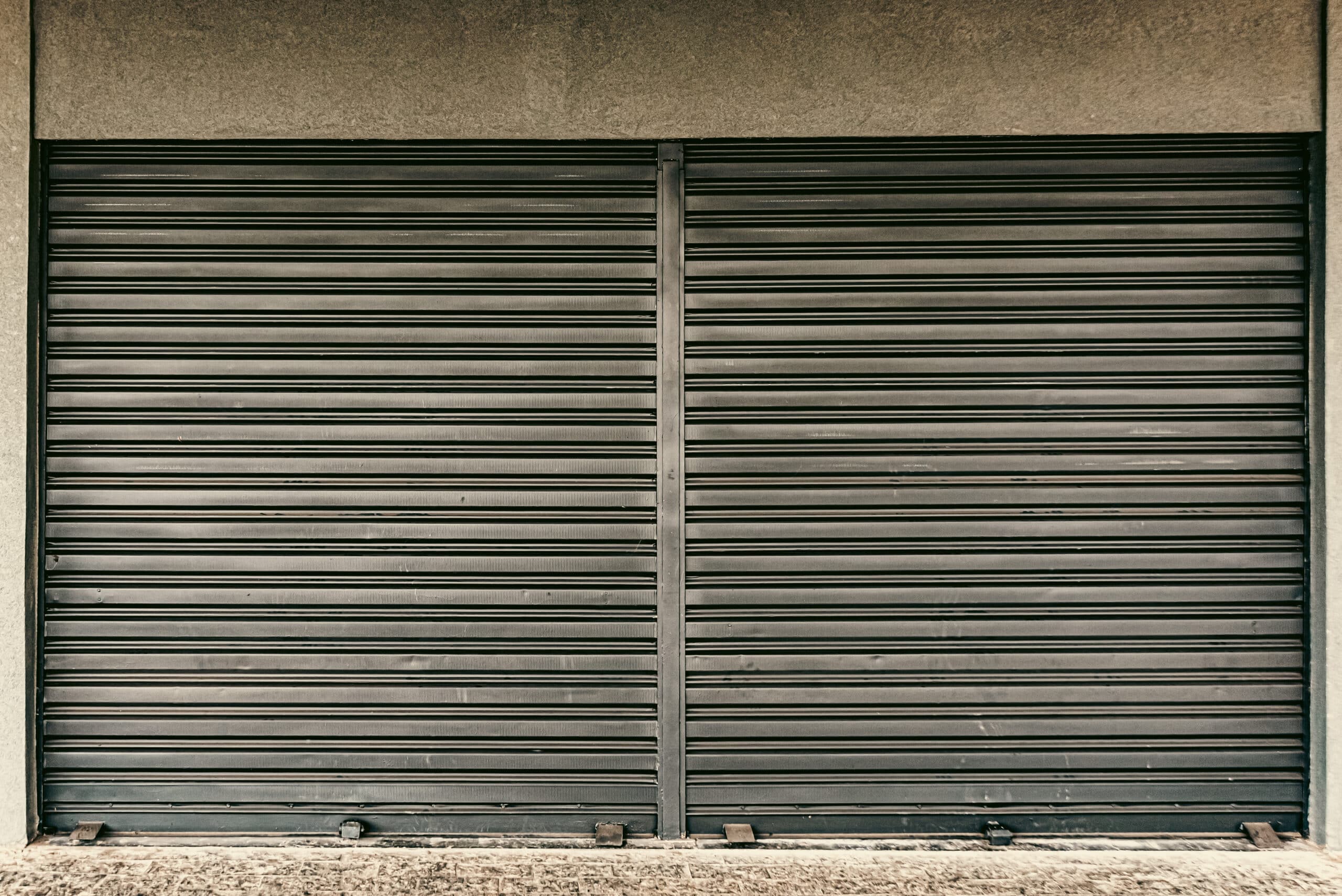 Portão de Ferro Garagem: Controle de Acesso em Fábricas com Grande Circulação de Veículos