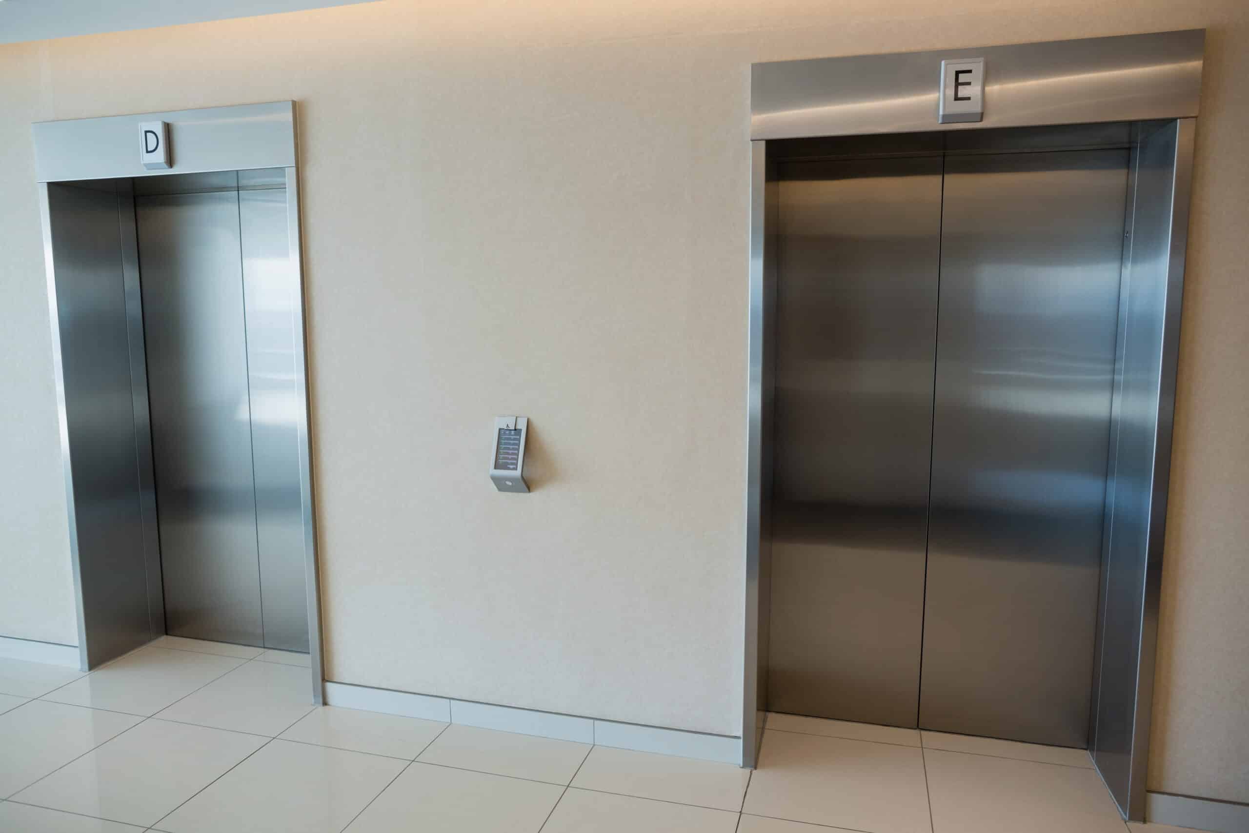 Eficiência Total em Hospitais Modernos com Elevadores Residenciais Pequenos e Logística Modular