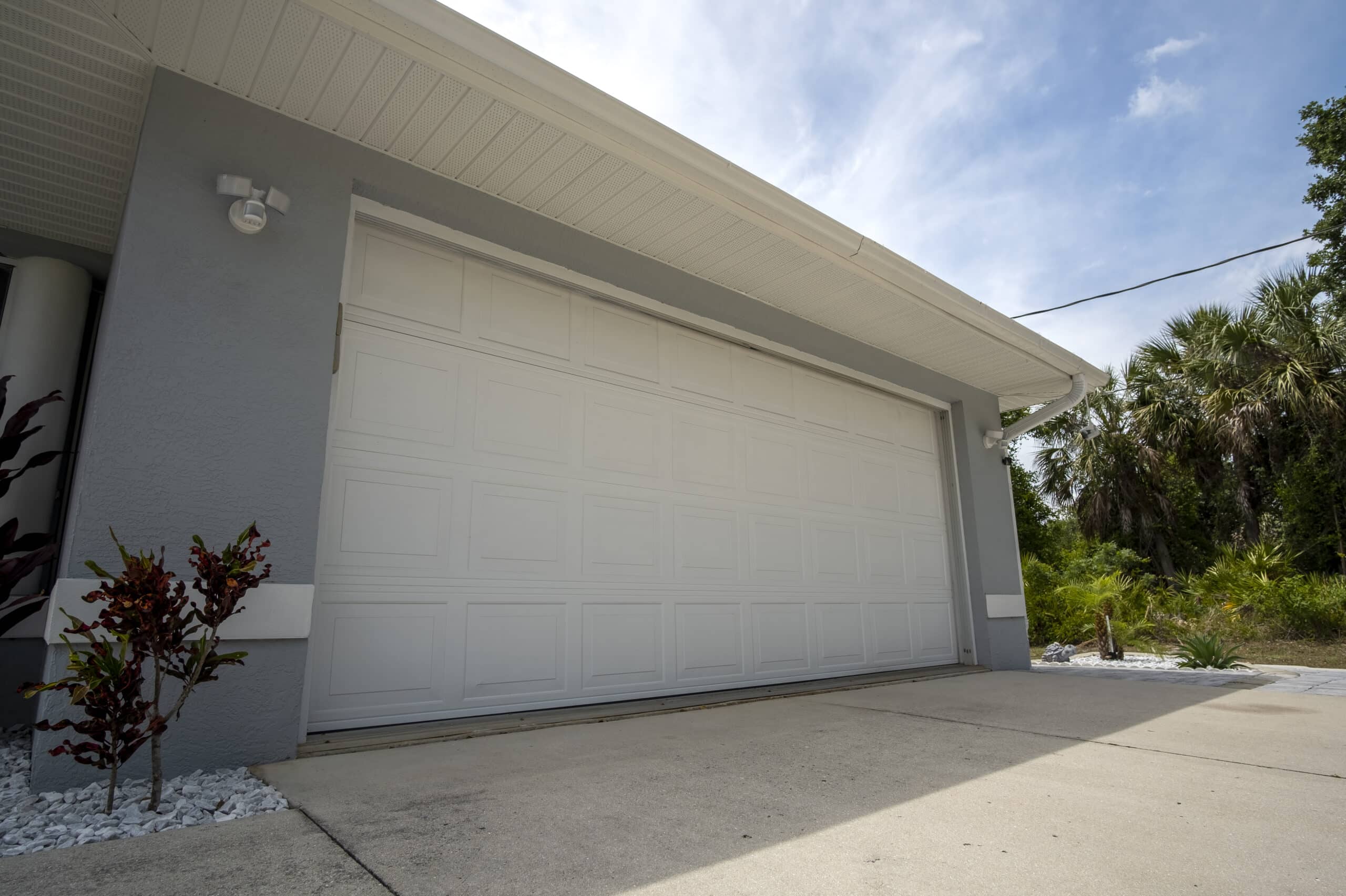 O Que os Consumidores Procuram Antes de Comprar um Portão de Ferro para Garagem