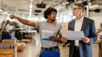 Como o ambiente industrial impacta produtividade e absenteísmo e estratégias para melhorar bem-estar, desempenho e eficiência nas empresas.