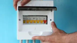 Disjuntor para gerador: tipos, proteção e serviços de manutenção 2 Disjuntor