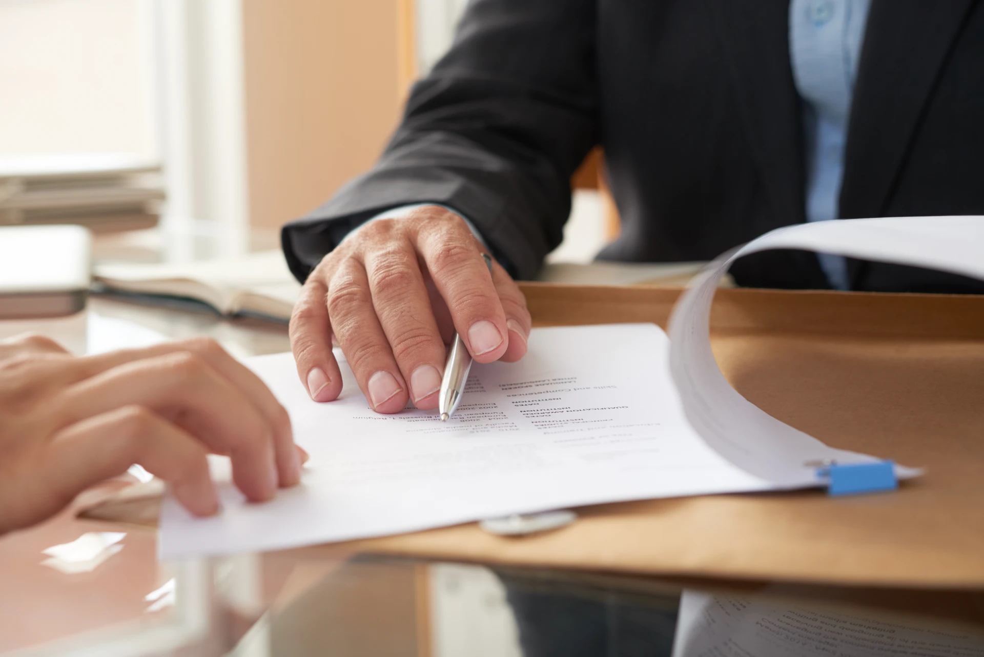 Como identificar riscos em contratos de fornecimento?