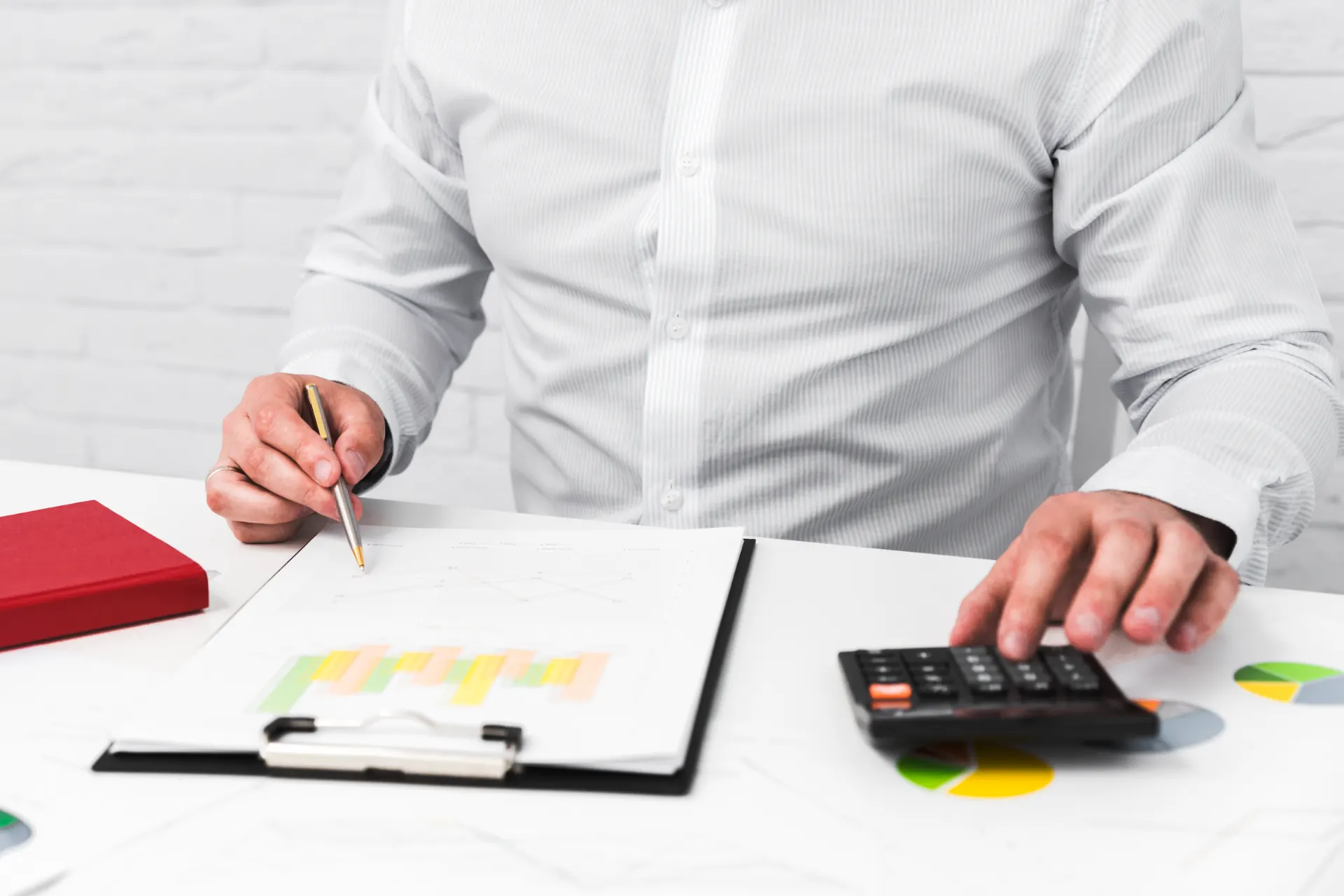 Como calcular o custo de trocar um fornecedor durante um contrato?