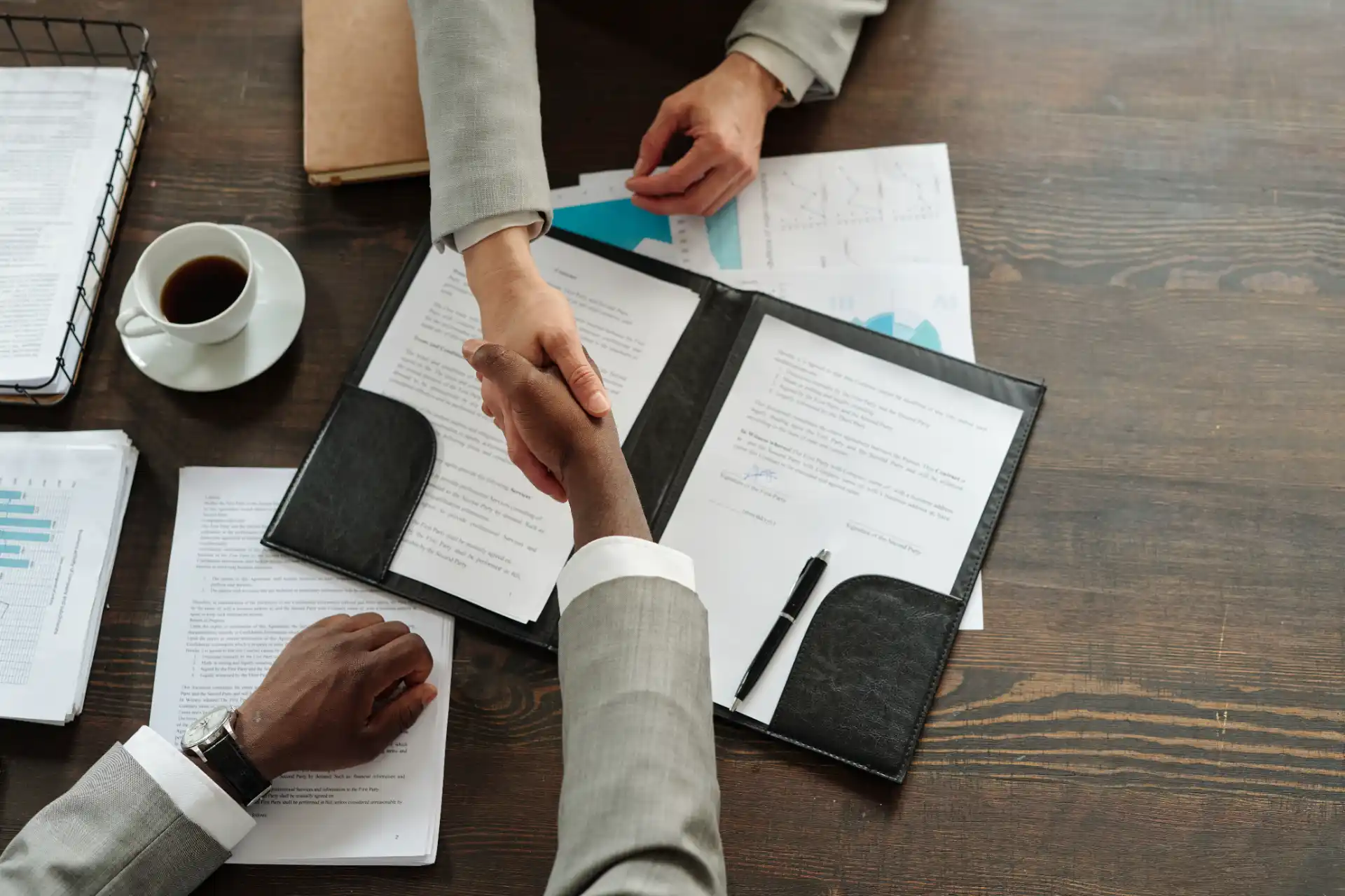 Como acompanhar datas de renovação e vencimento de contratos?