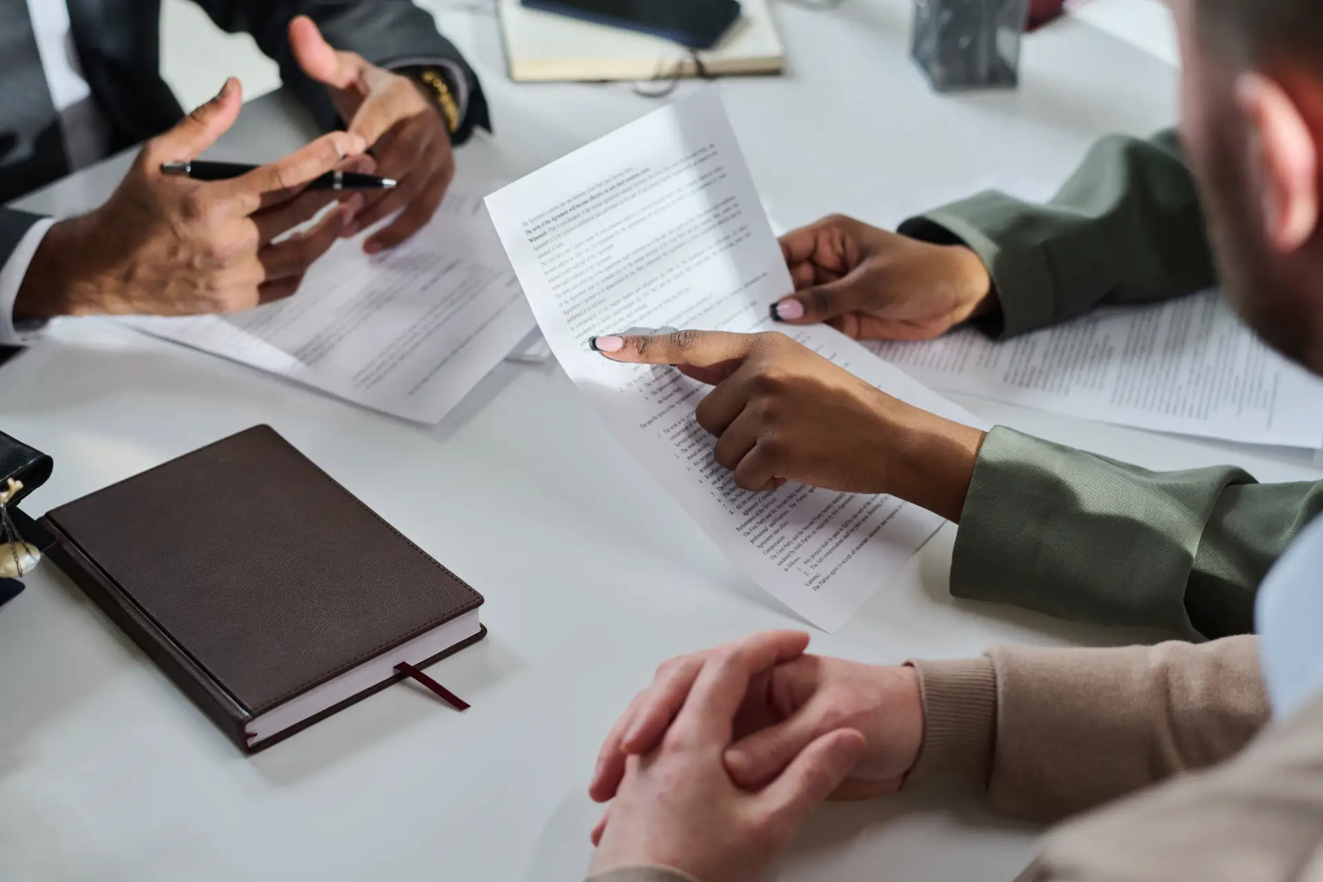 Como conferir se o contrato corresponde à proposta comercial?
