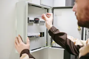 Disjuntor motorizado: o que é, onde é usado e como é feita a manutenção 2 disjuntor motorizado